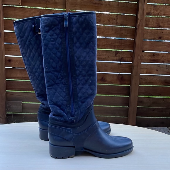 Navy two-tone boots with velvet detail and gold buckles - Picture 2 of 4